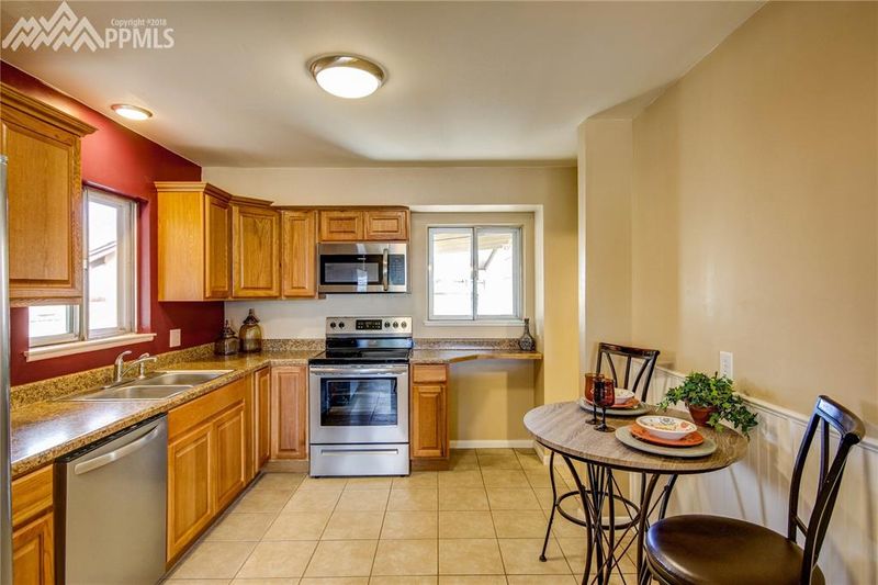 2105 Sherwood Ln, Pueblo, CO 81005