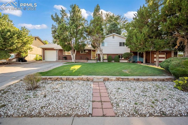 2105 Vinewood Ln, Pueblo, CO 81005
