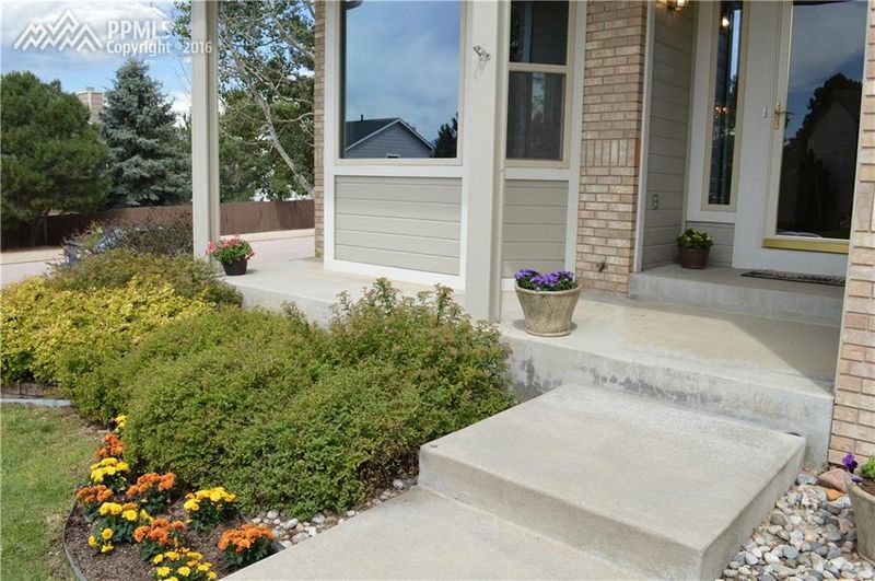 2110 Bramblwood Ln, Colorado Springs, CO 80920