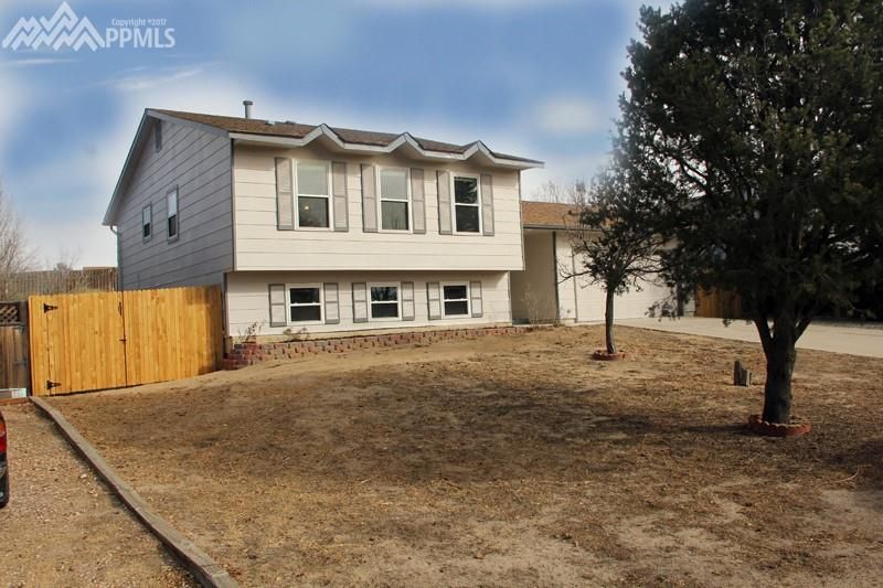 2110 Rusty Hinge Dr, Colorado Springs, CO 80920