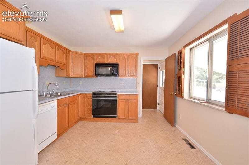 2111 Kodiak Dr, Colorado Springs, CO 80910