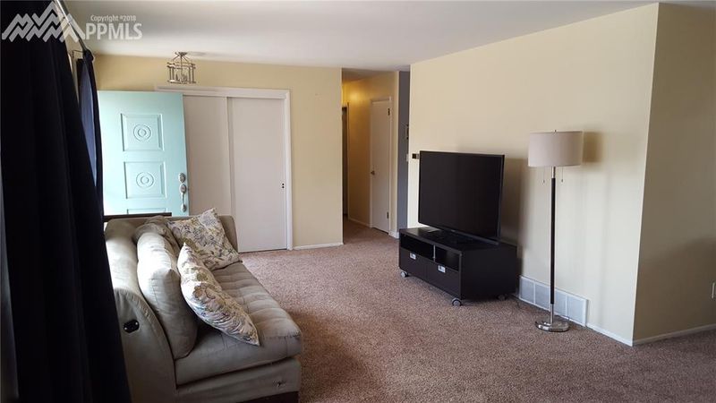 2114 Glenn Summer Rd, Colorado Springs, CO 80909