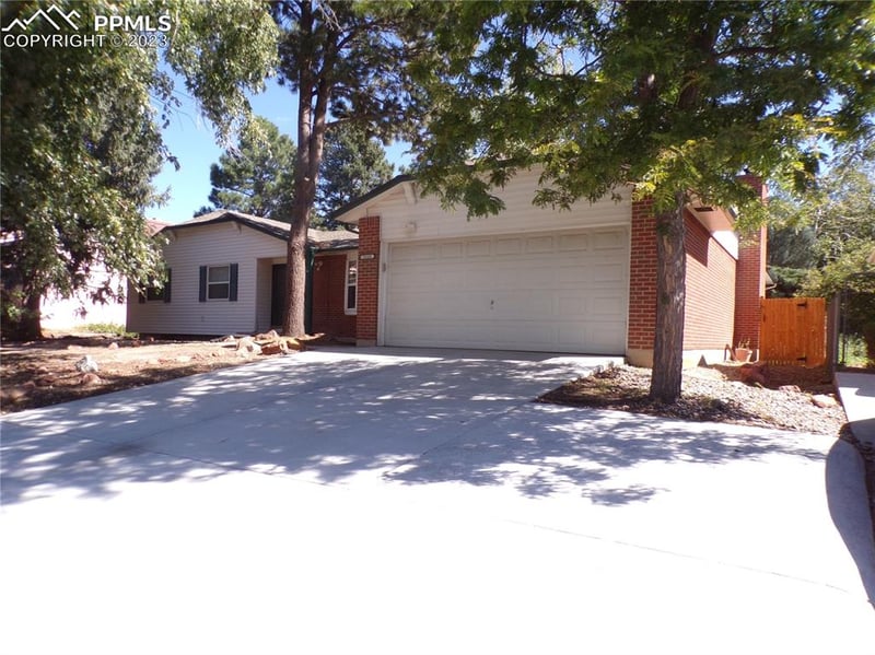 2123 Greenwich Cir, Colorado Springs, CO 80909