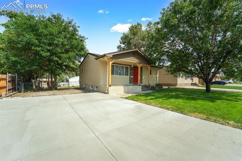 2126 Driftwood Ln, Pueblo, CO 81005