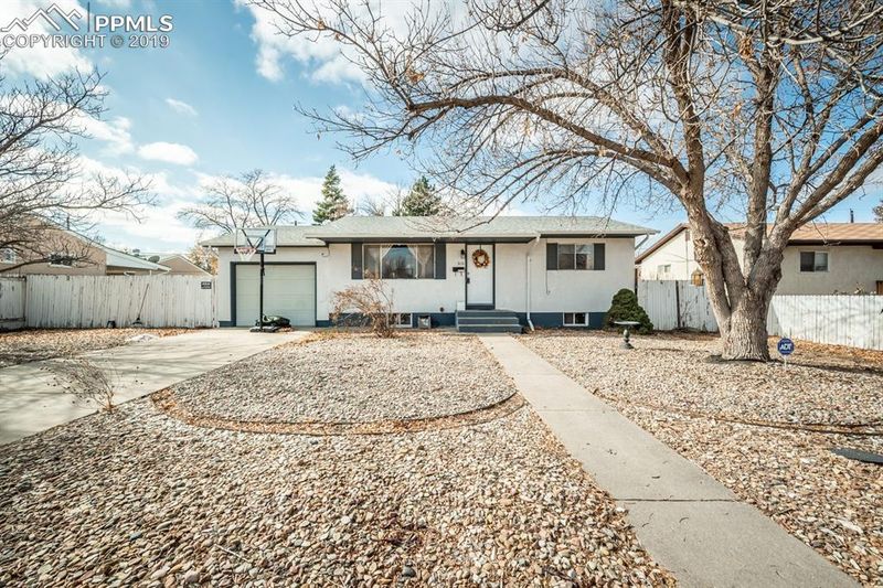 2131 Lynwood Ln, Pueblo, CO 81005