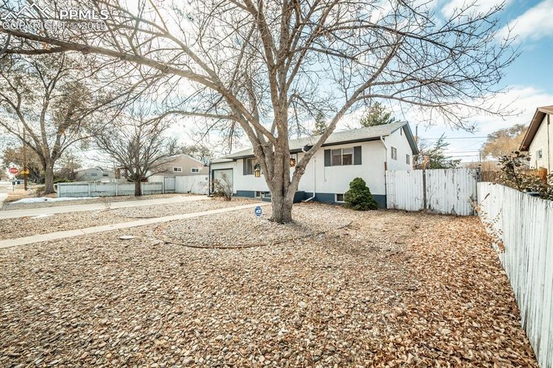 2131 Lynwood Ln, Pueblo, CO 81005