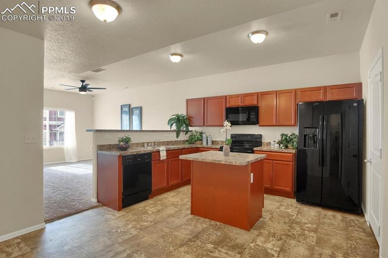 2138 Phillips Al, Colorado Springs, CO 80910