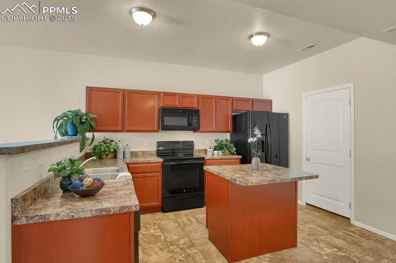 2138 Phillips Al, Colorado Springs, CO 80910