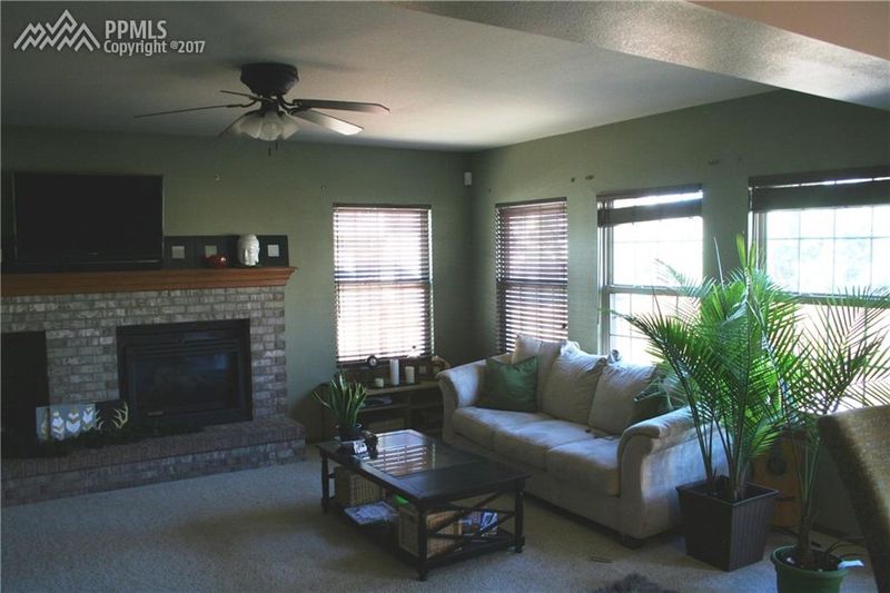 2140 Cloverdale Dr, Colorado Springs, CO 80920