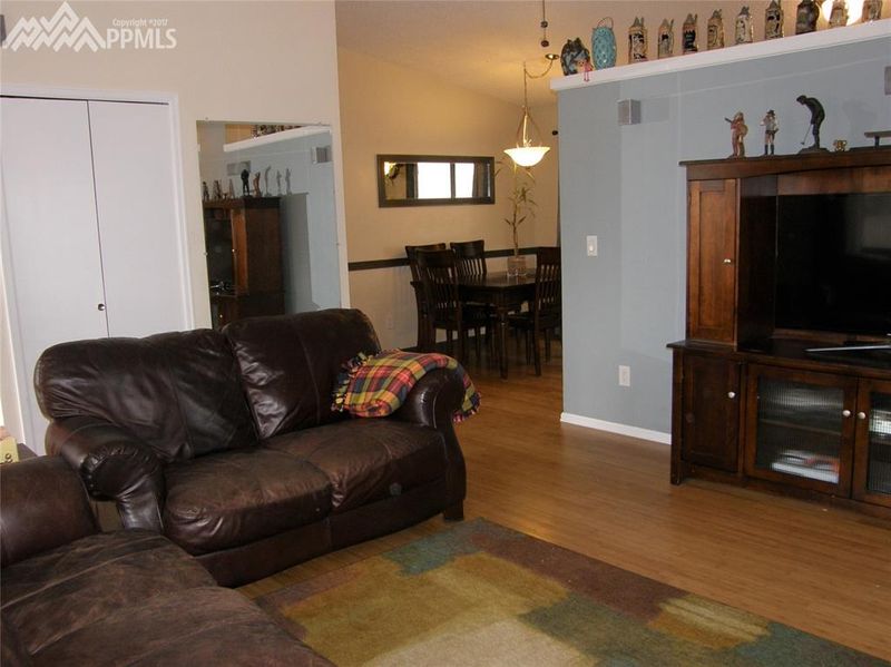 2140 Heathercrest Dr, Colorado Springs, CO 80915