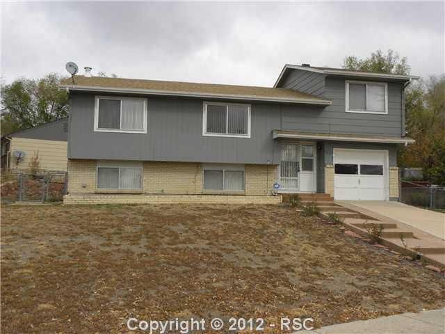 215 Longfellow Dr, Colorado Springs, CO 80910