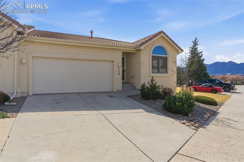 215 Luxury Ln, Colorado Springs, CO 80921