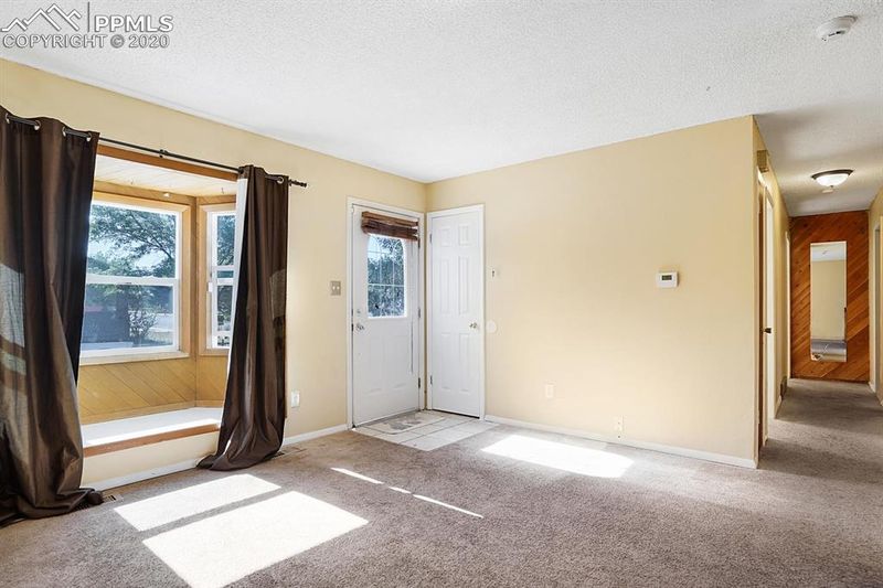 216 Prior Ln, Colorado Springs, CO 80916
