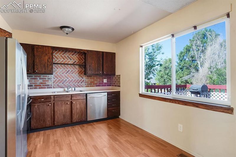 216 Prior Ln, Colorado Springs, CO 80916