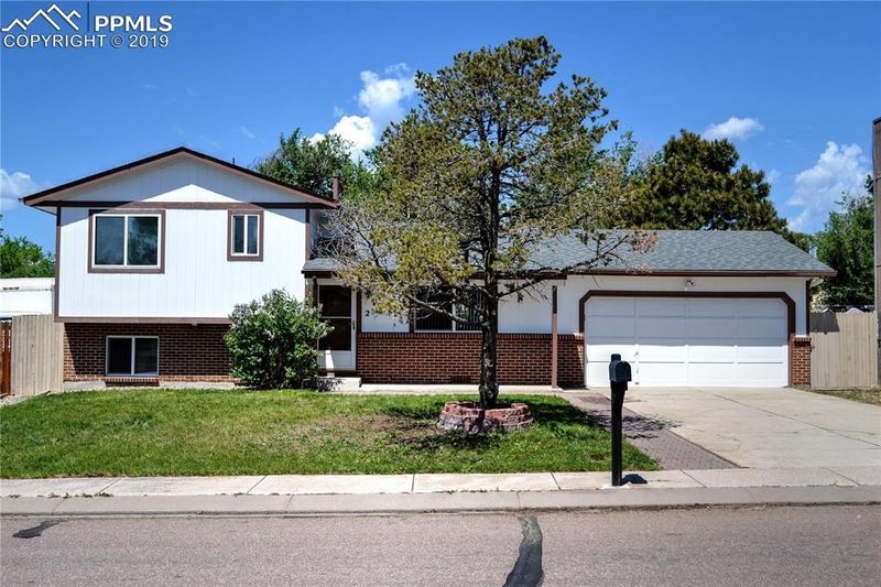 2160 Heathercrest Dr, Colorado Springs, CO 80915
