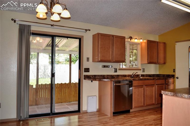 2160 Heathercrest Dr, Colorado Springs, CO 80915