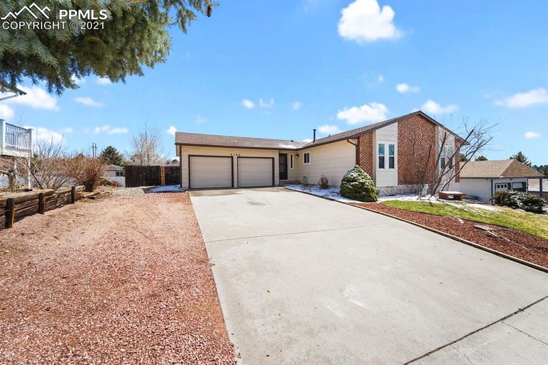 2160 Rusty Hinge Dr, Colorado Springs, CO 80920