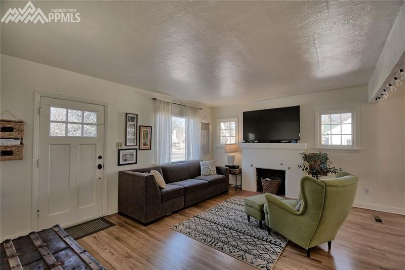 217 Cheyenne Blvd, Colorado Springs, CO 80905