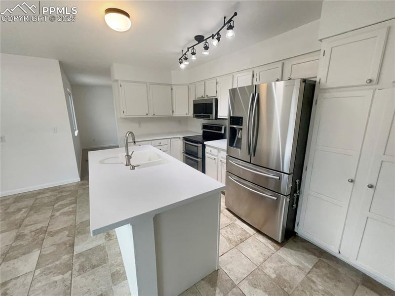 217 Corliss St, Colorado Springs, CO 80911