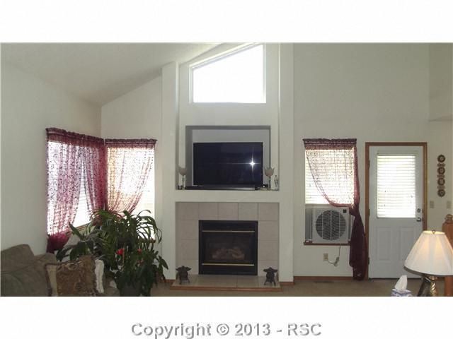 2171 Bent Tree Ln, Fountain, CO 80817