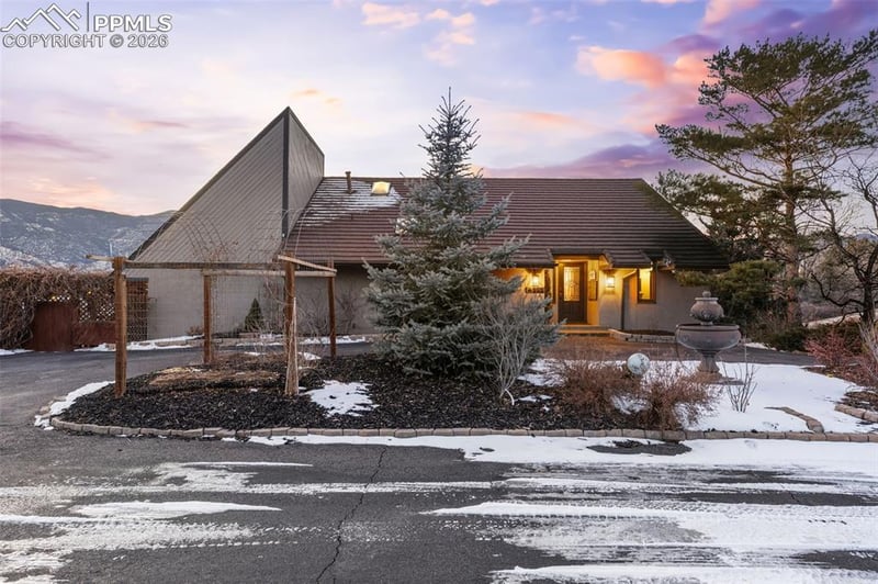 2190 Mesa Rd, Colorado Springs, CO 80904