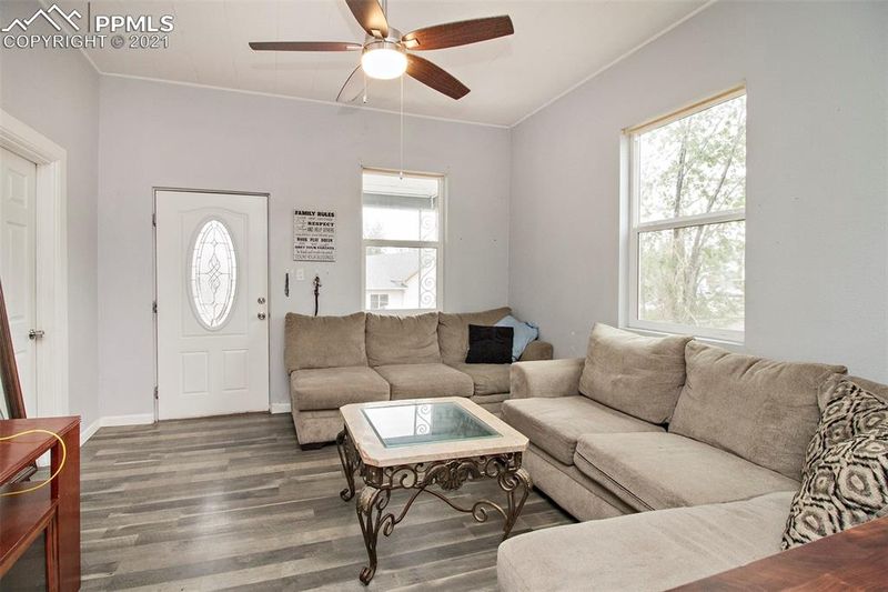 220 Henkle Pl, Pueblo, CO 81004