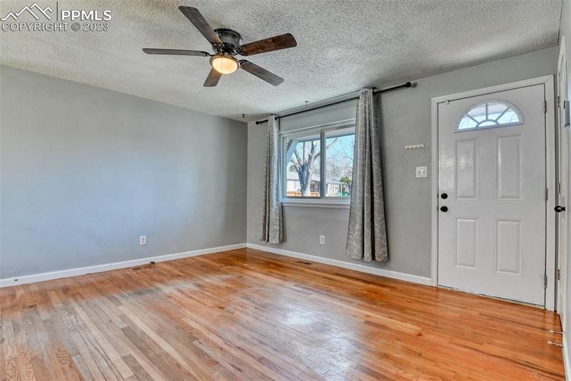 220 Longfellow Dr, Colorado Springs, CO 80910