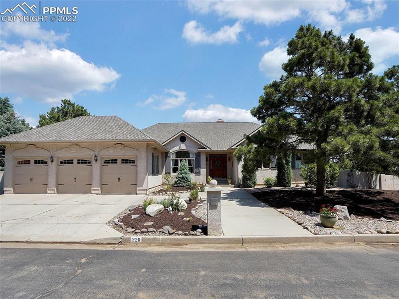 220 Mayfield Ln, Colorado Springs, CO 80906