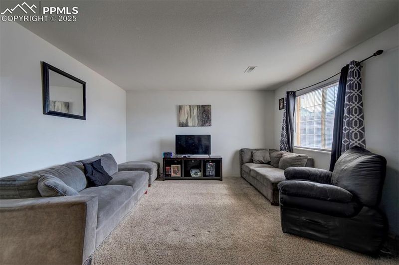 2203 Longhorn Dr, Pueblo, CO 81008