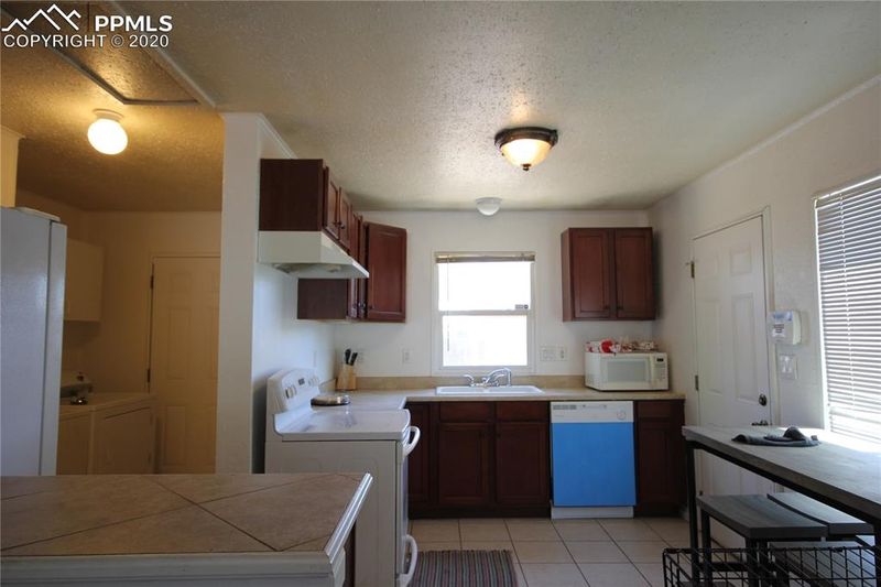 2204 S Corona Ave, Colorado Springs, CO 80905