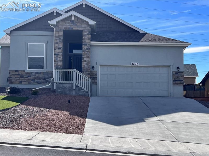 2204 Crestwood Ln, Pueblo, CO 81008