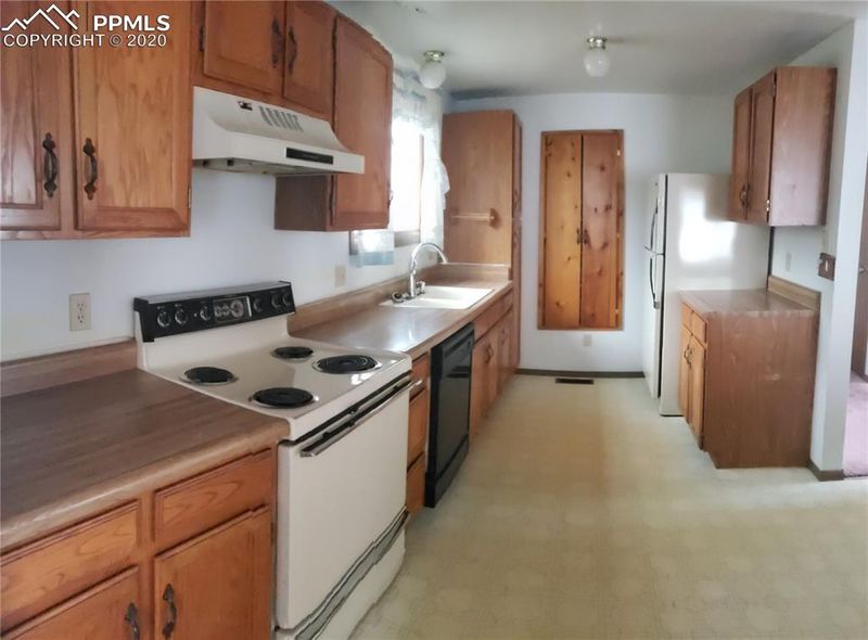 2209 Moccassin Dr, Colorado Springs, CO 80915