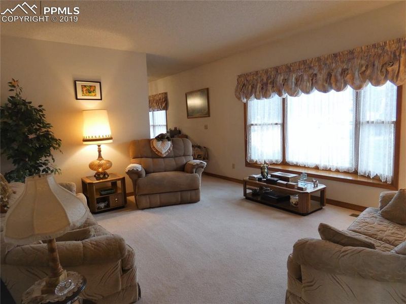221 Crestridge Ave, Colorado Springs, CO 80906