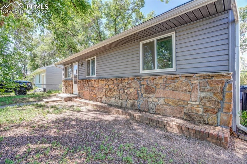 2210 Ivanhoe Dr, Colorado Springs, CO 80911