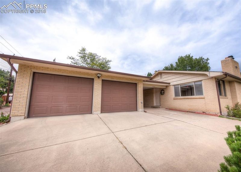 2214 Oriole Ave, Colorado Springs, CO 80909