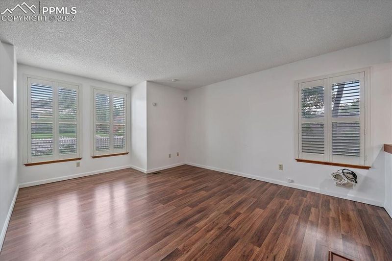 2215 W Uintah St, Colorado Springs, CO 80904