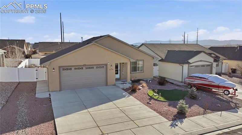 2218 Cliffmoor Ln, Pueblo, CO 81008