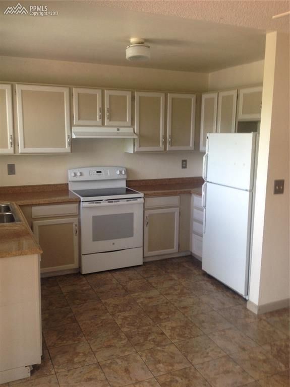 2220 Cather Cir, Colorado Springs, CO 80916