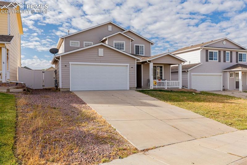 2220 Meadowlark Ln, Pueblo, CO 81008