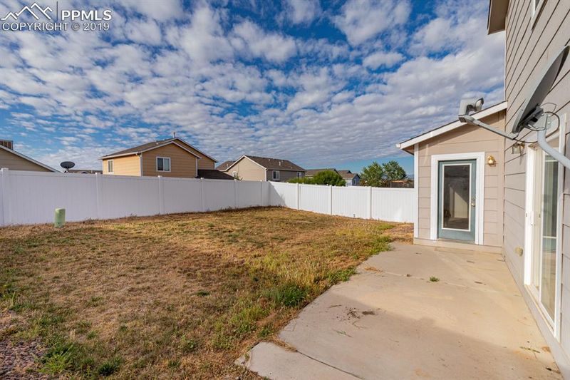 2220 Meadowlark Ln, Pueblo, CO 81008