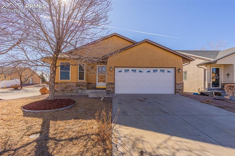 2225 Antelope Way, Pueblo, CO 81005