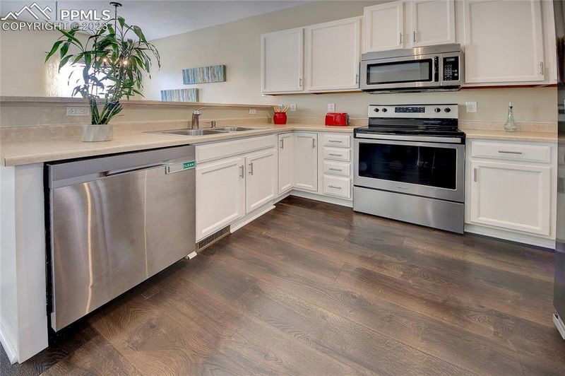 2225 Evesham St, Colorado Springs, CO 80910