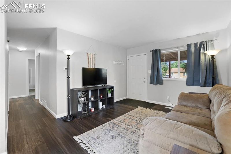 2226 Ivanhoe Dr, Colorado Springs, CO 80911