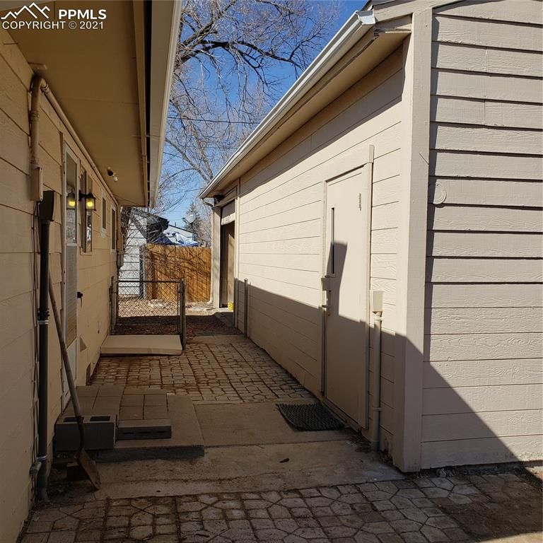 2229 Ivanhoe Dr, Colorado Springs, CO 80911