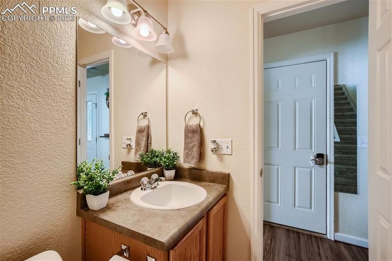 2231 Meadowlark Ln, Pueblo, CO 81008