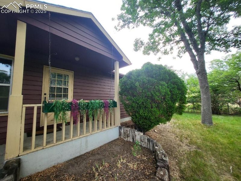 2233 Daniel Rd, Pueblo, CO 81006
