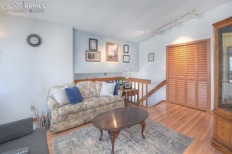 2233 Farnsworth Dr, Colorado Springs, CO 80916