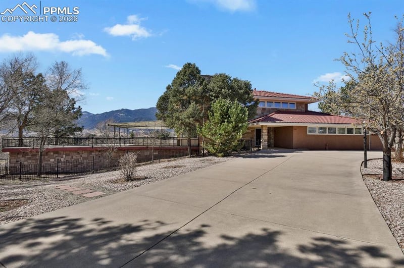 2240 Mesa Rd, Colorado Springs, CO 80904