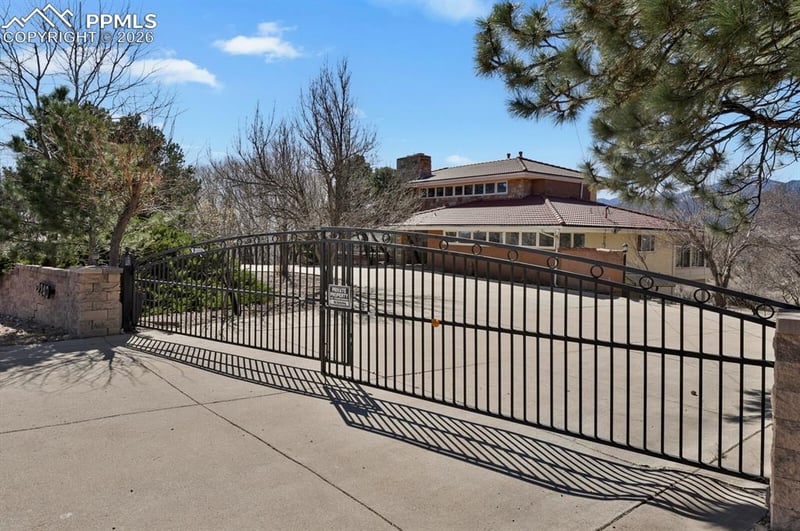 2240 Mesa Rd, Colorado Springs, CO 80904