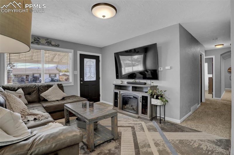 2245 Ivanhoe Dr, Colorado Springs, CO 80911